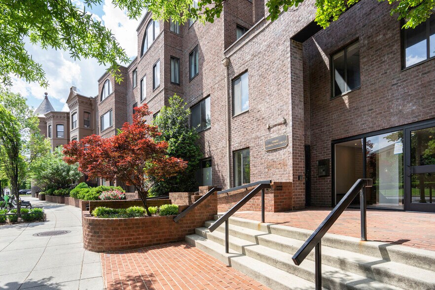 More Photos Of 3 Washington Cir NW, Washington Office For Sale