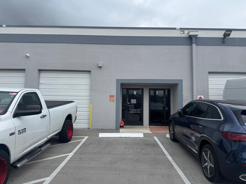 More Photos Of 10026 Spanish Isle Blvd, Boca Raton Warehouse For Lease