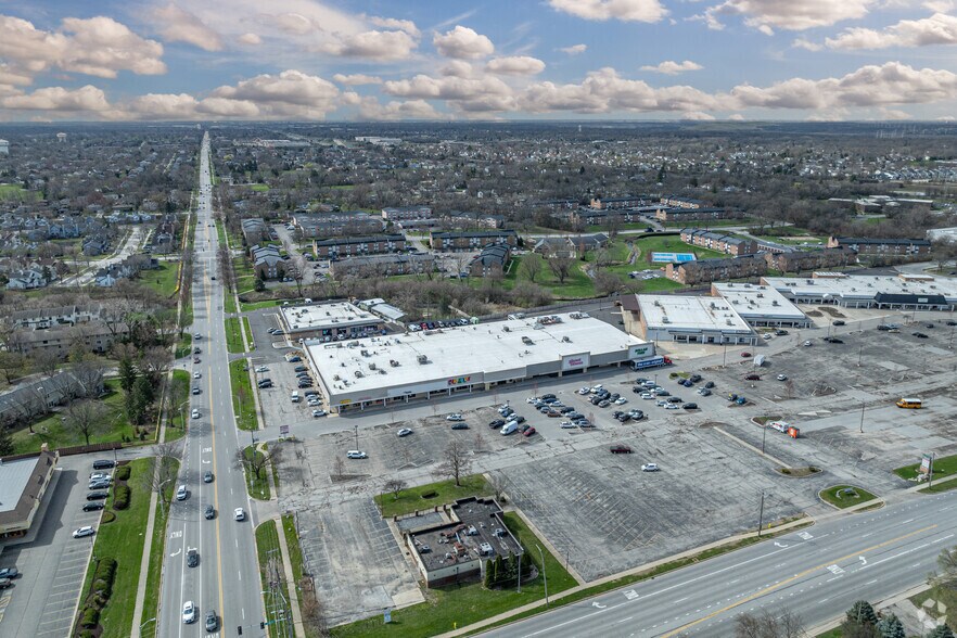 More Photos Of 2001-2153 63rd St, Downers Grove Storefront For Lease