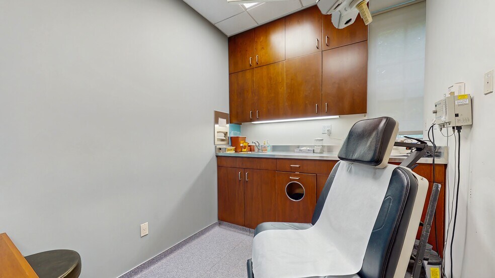 More Photos Of 907 Fifth Ave, New York Multifamily For Sale