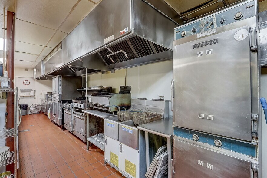 More Photos Of 711 W Racine St, Jefferson Restaurant For Sale