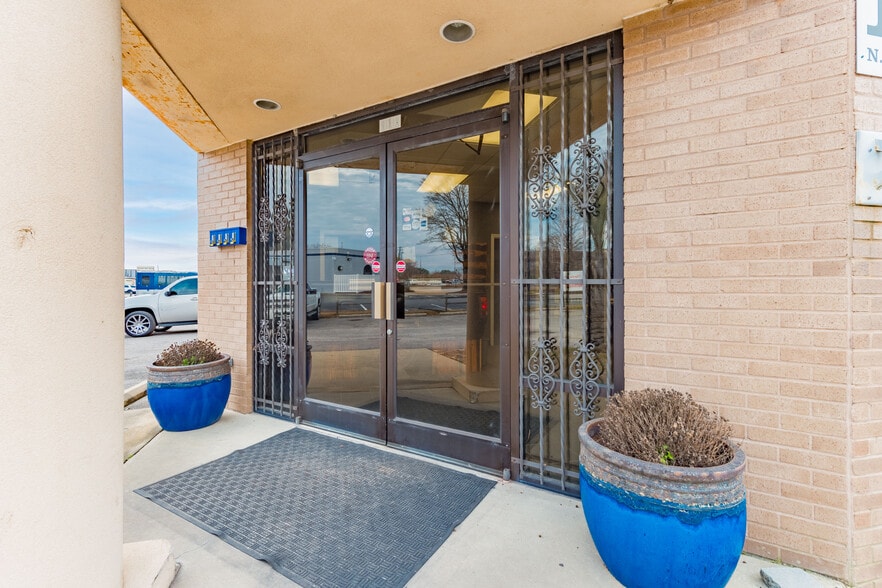 More Photos Of 111 N 12th St, West Columbia General Retail For Sale