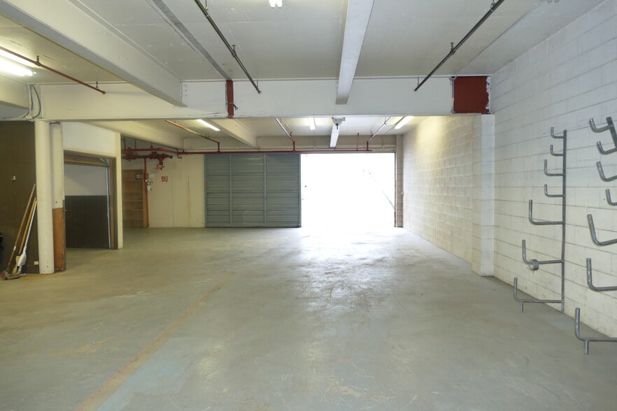 More Photos Of 1521-1525 NW Ballard Way, Seattle Warehouse For Lease