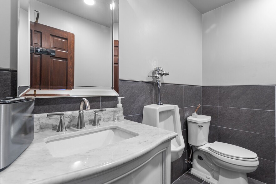 More Photos Of 17734 Preston Rd, Dallas Office For Sale