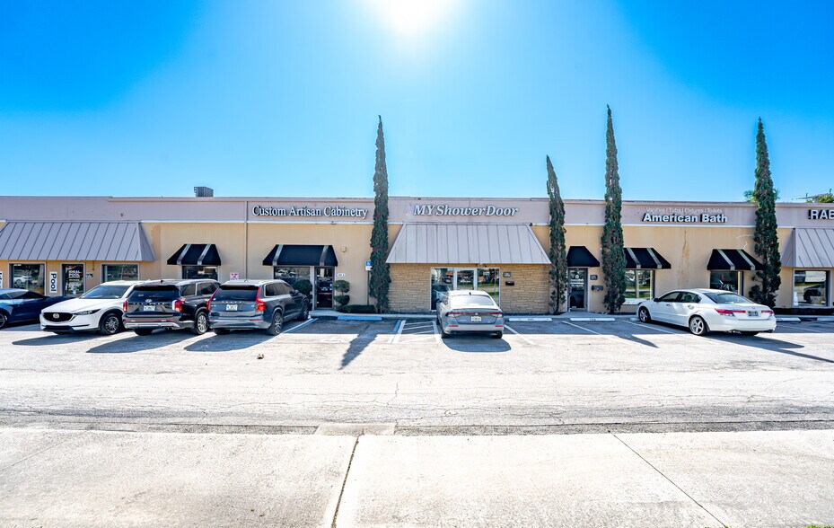 More Photos Of 174-180 Glades Rd, Boca Raton Light Distribution For Lease
