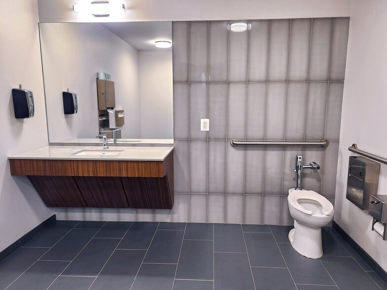 More Photos Of 14750 Sweitzer Ln, Laurel Medical For Sale