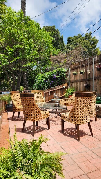 More Photos Of 3331 Hamilton Way, Los Angeles Apartments For Sale
