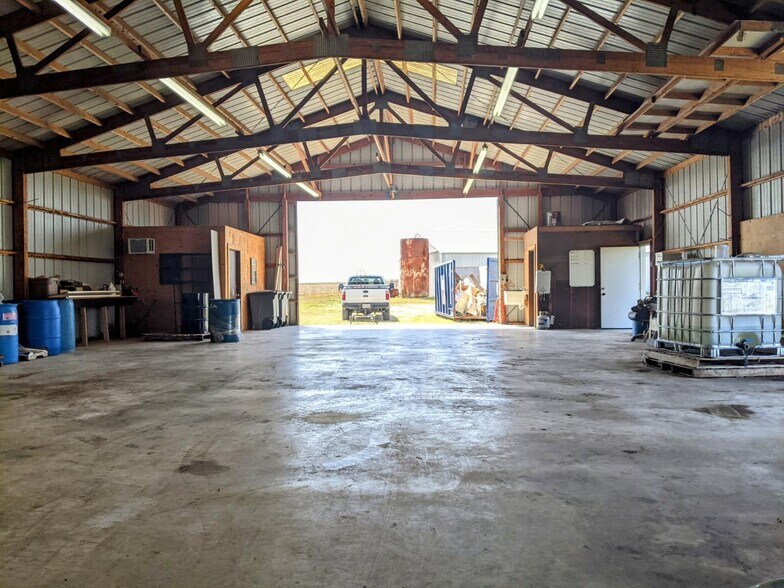 More Photos Of 377 Partnership Rd, Seguin Warehouse For Lease