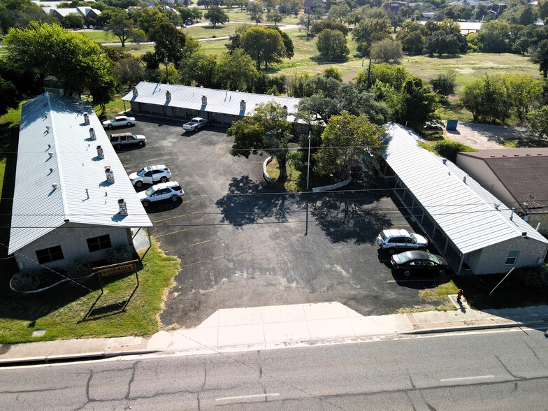 Primary Photo Of 1814 Broadway, Kerrville Apartments For Sale