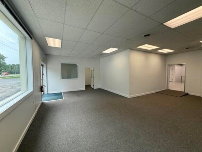 More Photos Of 2704-2710 N Saginaw St, Midland Freestanding For Sale