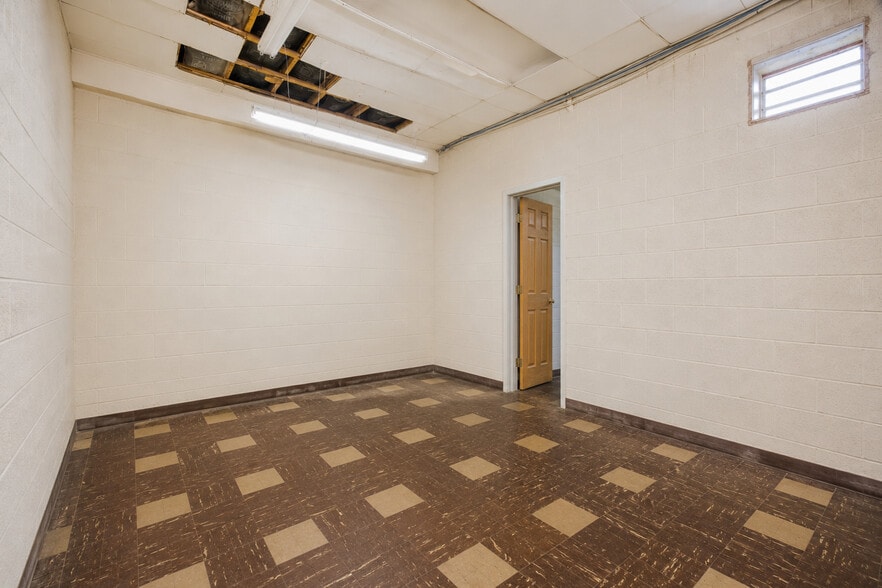 More Photos Of 20825 Plymouth Rd, Detroit Medical For Sale