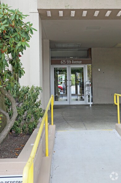 More Photos Of 625 5th Ave, New Westminster Medical For Lease