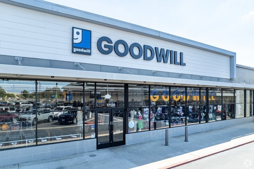 More Photos Of 17120 Magnolia St, Fountain Valley Unknown For Lease