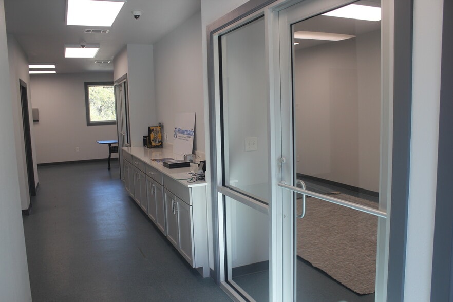 More Photos Of 4111 W State Highway 29, Georgetown Warehouse For Sale