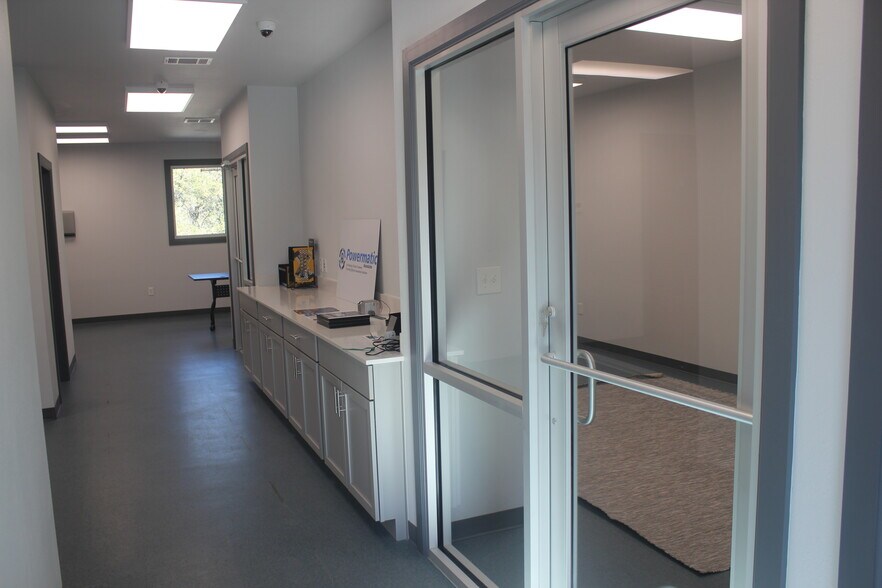 More Photos Of 4111 W State Highway 29, Georgetown Warehouse For Sale