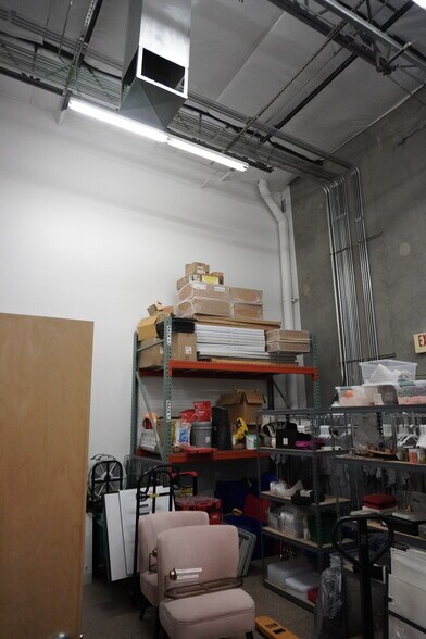More Photos Of 2222 W Parkside Ln, Phoenix Research And Development For Sale