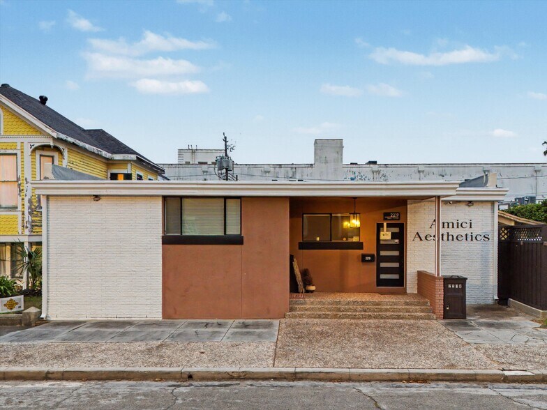 Primary Photo Of 2217 Sealy St, Galveston Office Residential For Sale