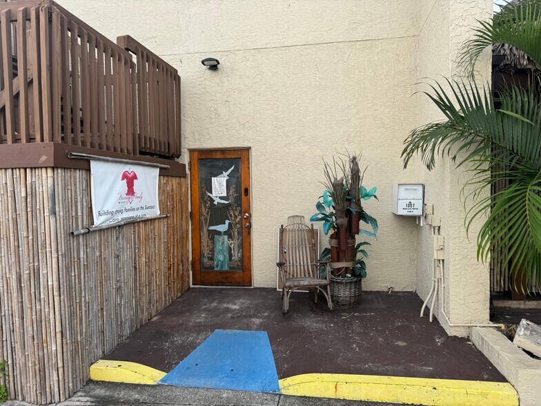 More Photos Of 1007 Manatee Ave, Bradenton Storefront Retail Office For Sale