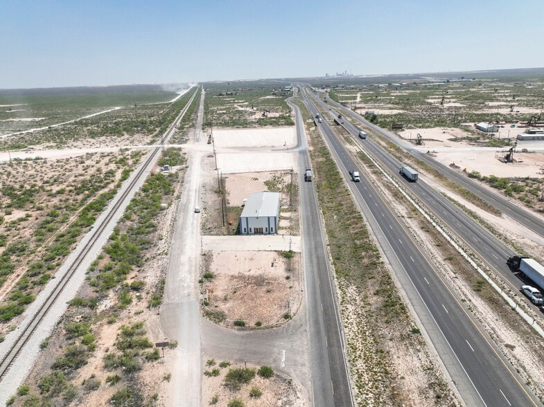 More Photos Of 850 W I-20, Penwell Warehouse For Lease