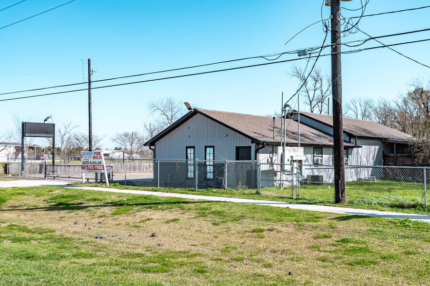 More Photos Of 21014 FM 2100 Rd, Crosby Freestanding For Sale