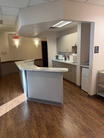 More Photos Of 120 Simsbury Rd, Avon Medical For Lease