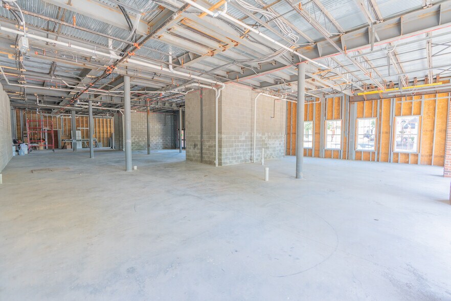 More Photos Of 4 Mill St, Bristol Restaurant For Lease