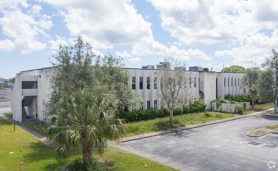 More Photos Of 6501 Arlington Expy, Jacksonville Office Residential For Sale