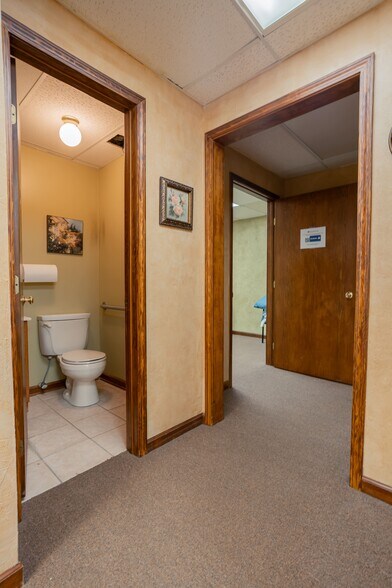 More Photos Of 520 E 8th St, Anderson Office For Lease