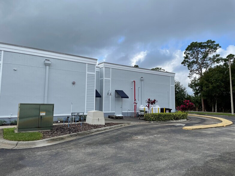 More Photos Of 195 Malabar Rd, Palm Bay Unknown For Lease