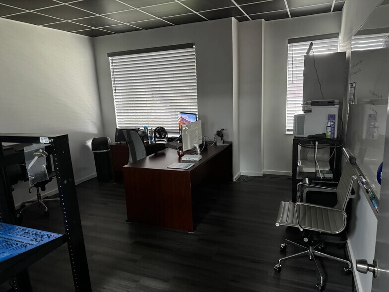 More Photos Of 3226 N Falkenburg Rd, Tampa Office For Sale