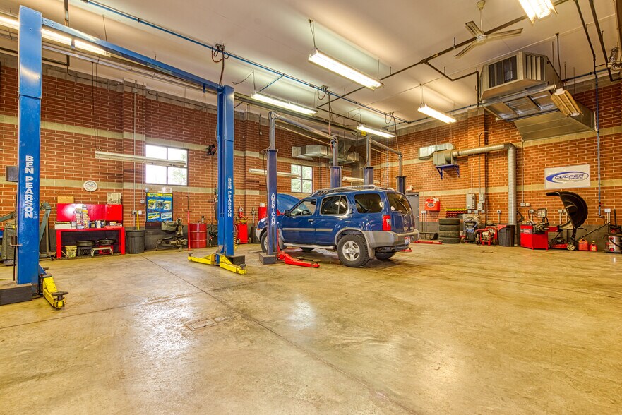 More Photos Of 5071 OH-43 Rd, Kent Auto Repair For Sale
