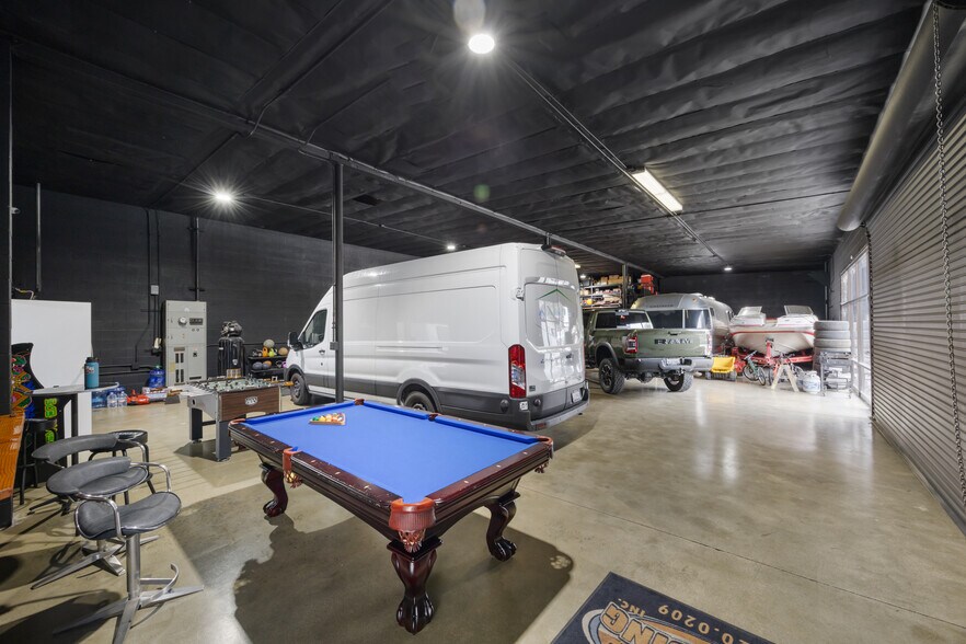 More Photos Of 14128 Paramount Blvd, Paramount Warehouse For Sale