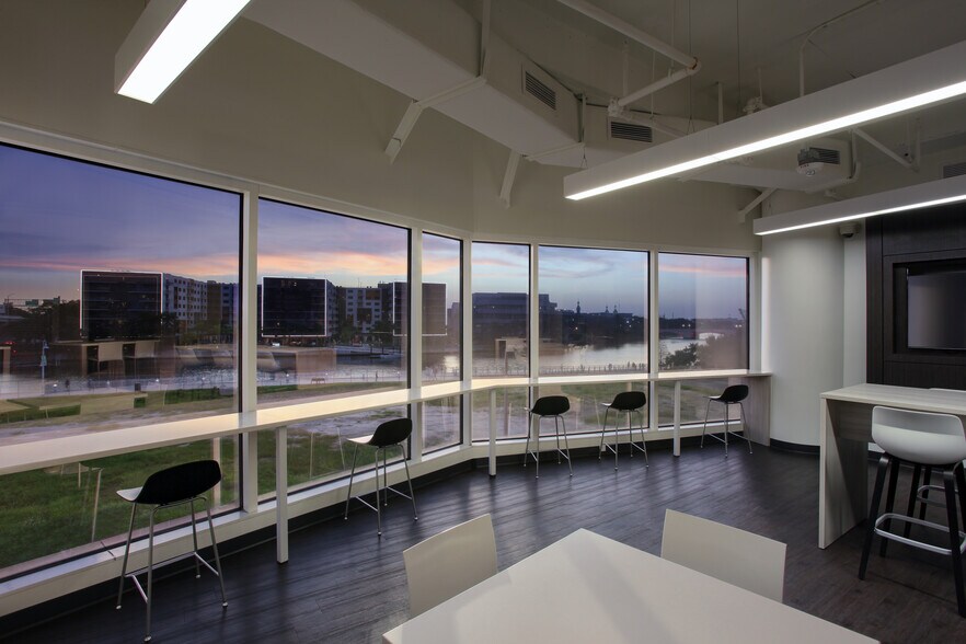 More Photos Of 100 S Ashley Dr, Tampa Office Residential For Lease