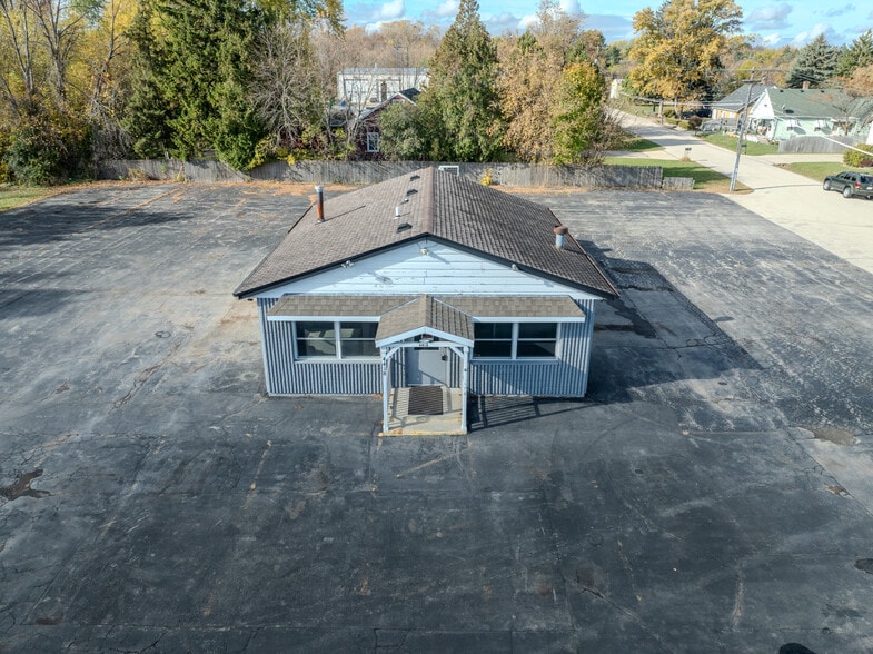 Primary Photo Of 4418 Douglas Ave, Racine Auto Dealership For Sale