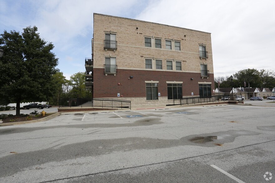 More Photos Of 17200 Oak Park Ave, Tinley Park Apartments For Lease