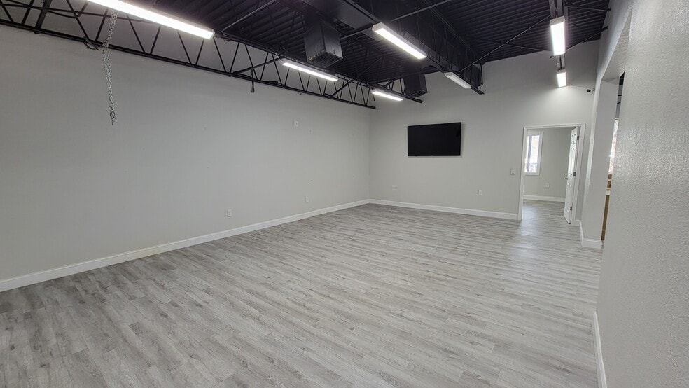 More Photos Of 4815-4817 E Busch Blvd, Tampa Storefront Retail Office For Lease