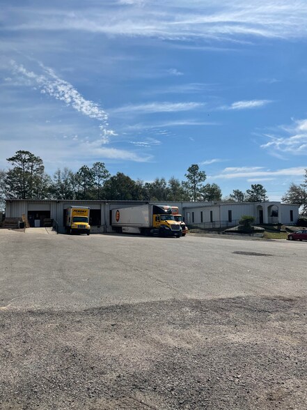 More Photos Of 495 Fortune Blvd, Midway Light Distribution For Lease