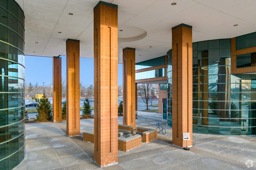 More Photos Of 25300-25330 Telegraph Rd, Southfield Office For Lease