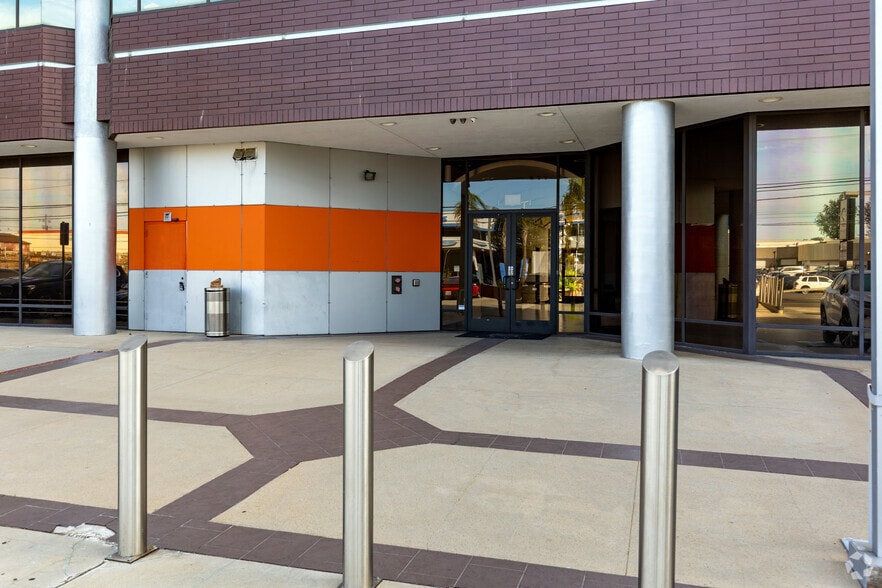 More Photos Of 5900 Sepulveda Blvd, Van Nuys Office For Lease