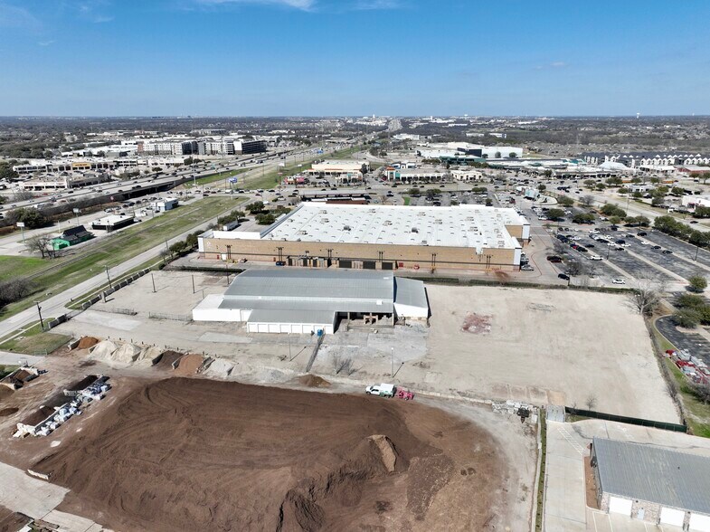 More Photos Of 6000 Split Trail Rd, Plano Warehouse For Lease
