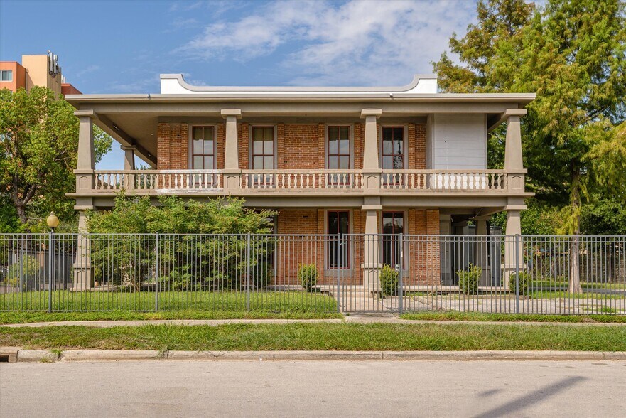 More Photos Of 119 E 20th St, Houston Office Residential For Sale