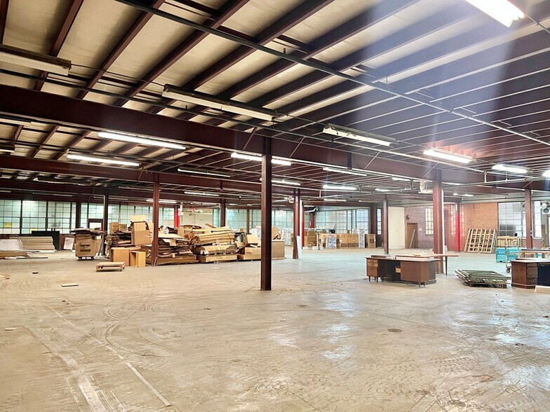 More Photos Of 521 S Market St, Galion Manufacturing For Sale