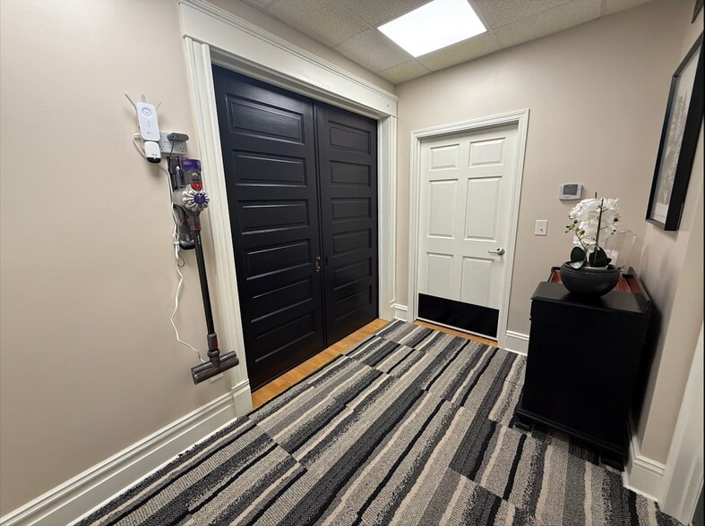 More Photos Of 232 S Buchanan St, Edwardsville Office Residential For Lease