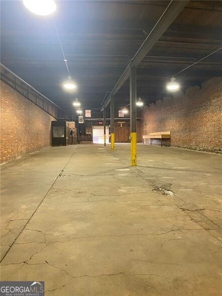 More Photos Of 601 S Madison Ave, Monroe Manufacturing For Lease