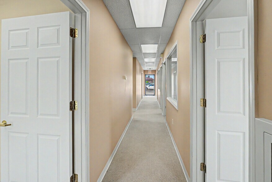 More Photos Of 2737 E Jackson Blvd, Jackson Medical For Lease