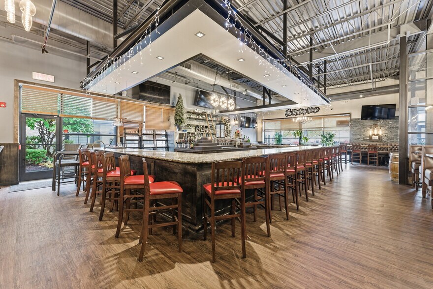 More Photos Of 827 Williams St, Longmeadow Restaurant For Lease