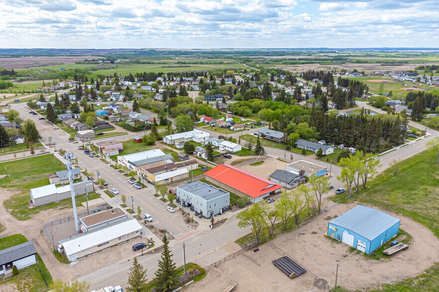 More Photos Of 23 Railway Av, Marwayne Storefront For Sale