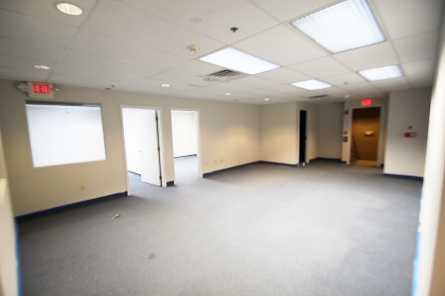 More Photos Of 2743-2797 Medina Rd, Medina Freestanding For Lease