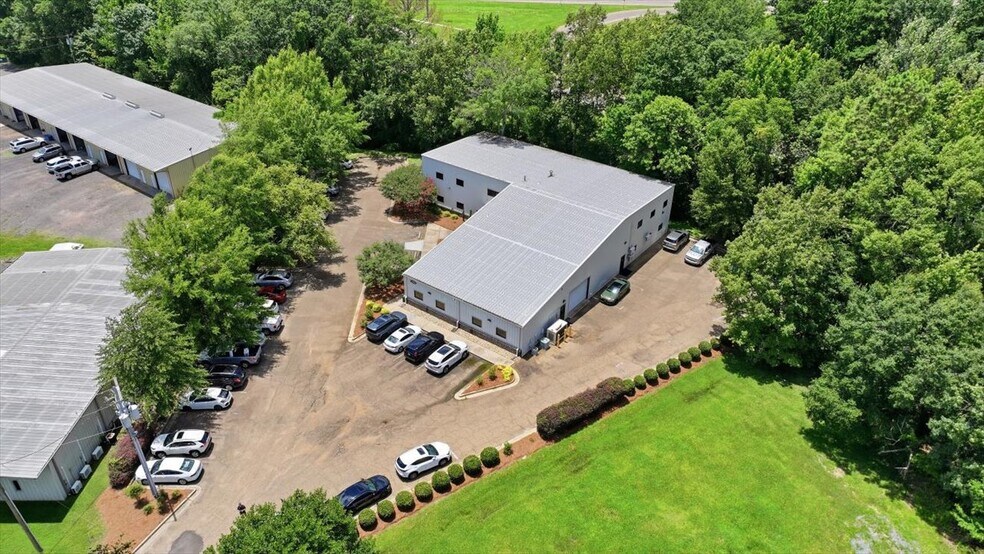 More Photos Of 219 Industrial Dr, Ridgeland Office For Lease