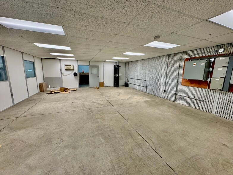 More Photos Of 2901 Progress Rd, Madison Warehouse For Lease